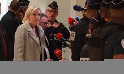 Le Pen'in AB fonlarını zimmetine geçirmekle yargılandığı dava başladı