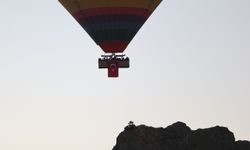 Kapadokya'da balonlar Türk bayraklarını gökyüzünde dalgalandırdı