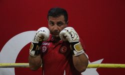 Kick boksçu muhtar hem hizmet ediyor, hem sporcu yetiştiriyor