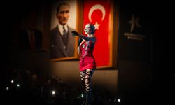 Hande Yener: Sana kırmızı çok yakışıyor Türkiyem!