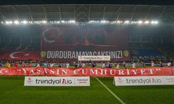 Tribünde TUSAŞ için anlamlı koreografi