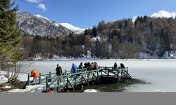 Borçka Karagöl Tabiat Parkı'nda kış ve sonbahar bir arada yaşanıyor