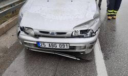 Cip ile otomobilin çarpıştığı kazada 2 kişi yaralandı