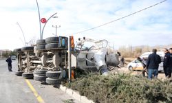 Devrilen beton mikserindeki 2 kişi yaralandı