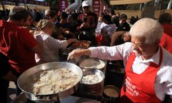 Festivalde meşhur tava ciğerini tatmak isteyenler kuyruk oluşturdu