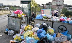 İstanbul'un göbeğinde çöp dağları oluştu