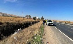 Şanlıurfa'da sulama kanalına devrilen otomobildeki 5 kişi yaralandı