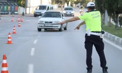 Kırmızı ışık, drift, emniyet şeridi ihlali, çakarlı araçlar... İşte 2025'in trafik cezaları