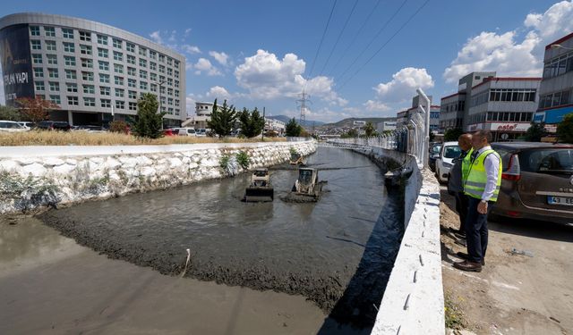 İZSU'dan dere temizliği çalışmaları