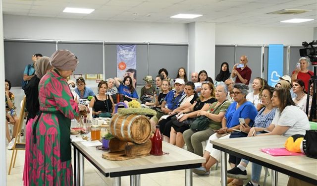 Sirke yapımının püf noktalarını BAÇEM'de öğrendiler