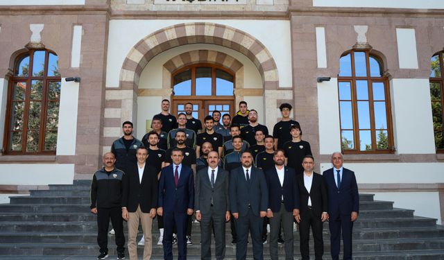 Konya Büyükşehir Belediyespor Basketbol Takımı'ndan Başkan Altay'a ziyaret