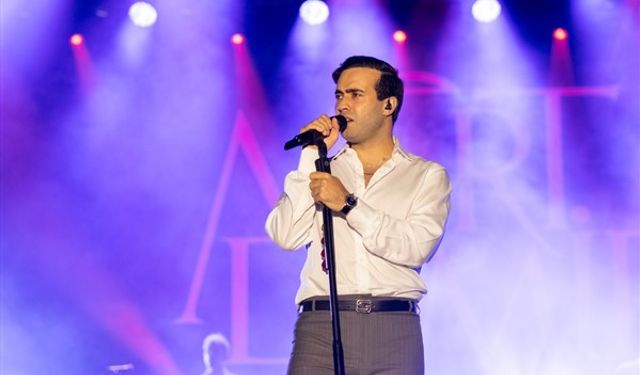 İzmir'de Çim Konserleri, Mert Demir ile başladı