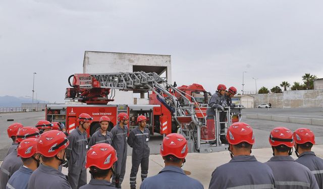 İzmir'in genç itfaiyecileri eğitimlerle göreve hazırlanıyor