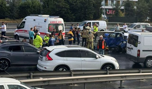 İstanbul'da zincirleme trafik kazası: 1 ölü, 5 yaralı