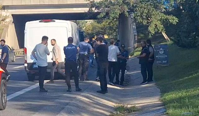 İstanbul'da yol kenarında 2 el bombası bulundu