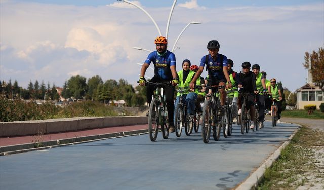 Konya'da bisikletseverler tarihi ve doğal güzellikleri pedal çevirerek keşfediyor