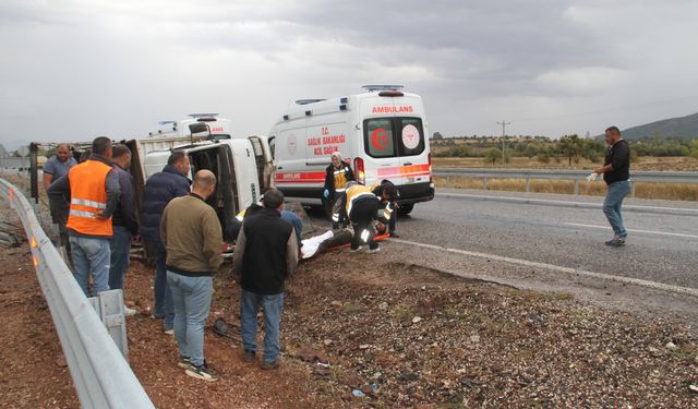 Konya'da devrilen kamyonetteki yabancı uyruklu 5 kişi yaralandı