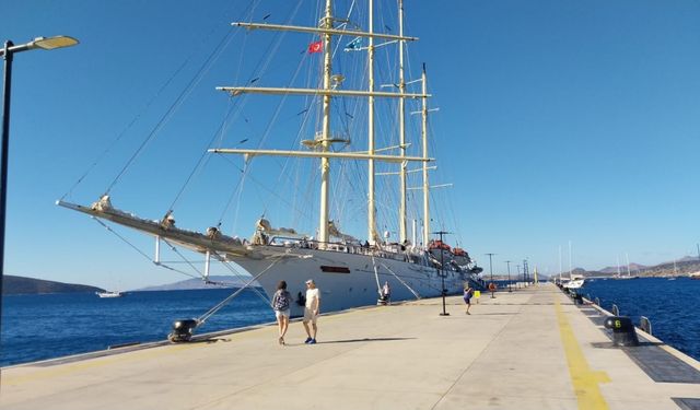 Bodrum'a gezinti gemisi "Star Clipper" ile 149 yolcu geldi