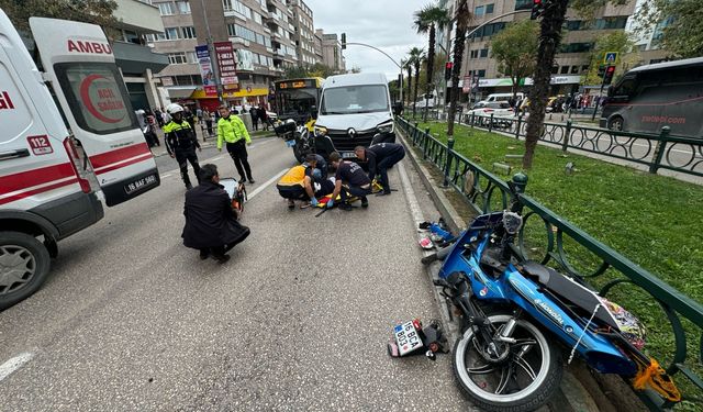 Bursa'da kamyonetle çarpışan motosikletin sürücüsü yaralandı