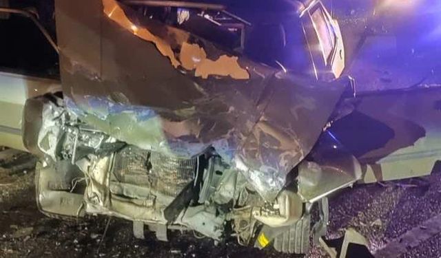 Manisa'da iki otomobilin çarpıştığı kazada 6 kişi yaralandı