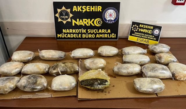 Valizinde 11 kilogram esrar bulunan zanlı tutuklandı