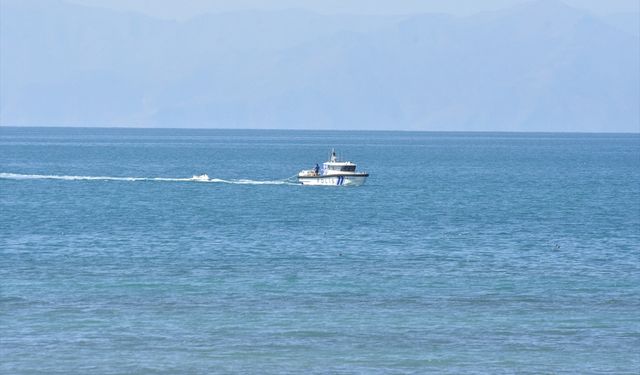 Van'da kaybolan üniversite öğrencisini arama çalışmaları yedinci gününde