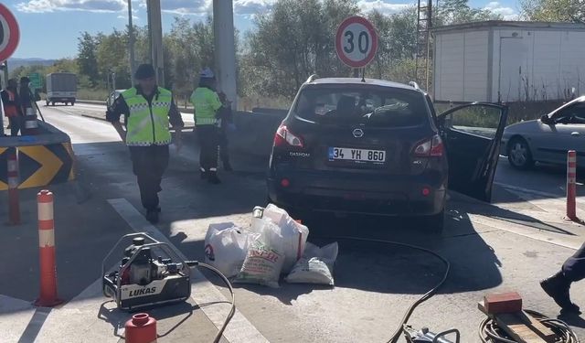 Bolu'da otoyol gişelerindeki bariyere çarpan otomobilin sürücüsü öldü