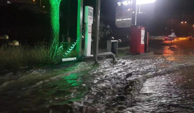 Karabük'ü sağanak vurdu: Ev ve yollar su altında kaldı