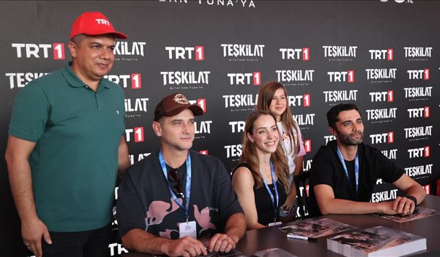 "Teşkilat" dizisinin oyuncuları TEKNOFEST Adana'da ziyaretçilerle buluştu