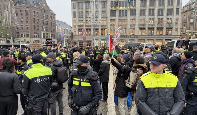 Amsterdam'da Filistin destekçilerine sert polis müdahalesi