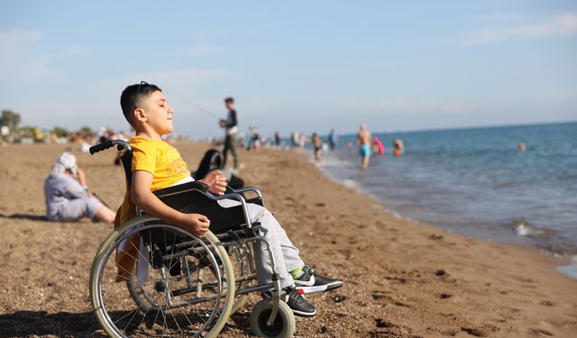 Engelli Umut'un deniz görme hayali Antalya'da gerçek oldu