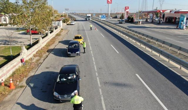 Hız ihlali için plakaları sökülen 22 araç trafikten menedildi