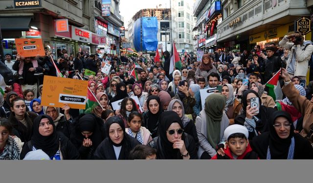 İstanbul'da Filistin İnisiyatifi'nden İsrail'i protesto yürüyüşü