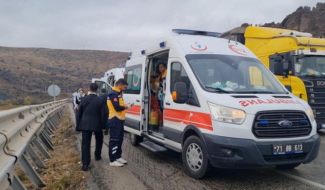 Kırıkkale'de meydana gelen iki ayrı trafik kazasında 7 kişi yaralandı