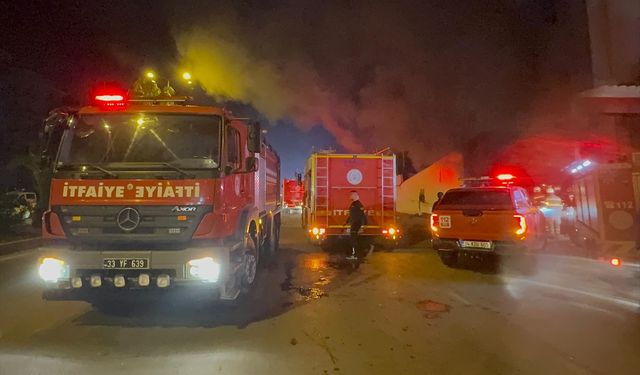 Mersin'de tekstil fabrikasında yangın çıktı