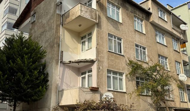 Kartal'da balkon çöktü! Bina mühürlendi