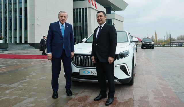 Cumhurbaşkanı Erdoğan, Caparov'a Togg hediye etti