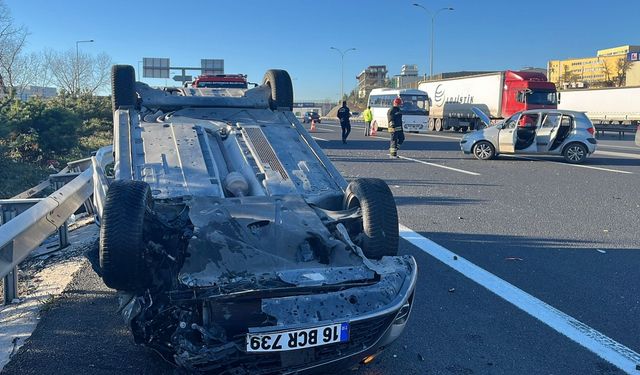 Anadolu Otoyolu'nun Kocaeli kesiminde meydana gelen trafik kazasında 2 kişi yaralandı