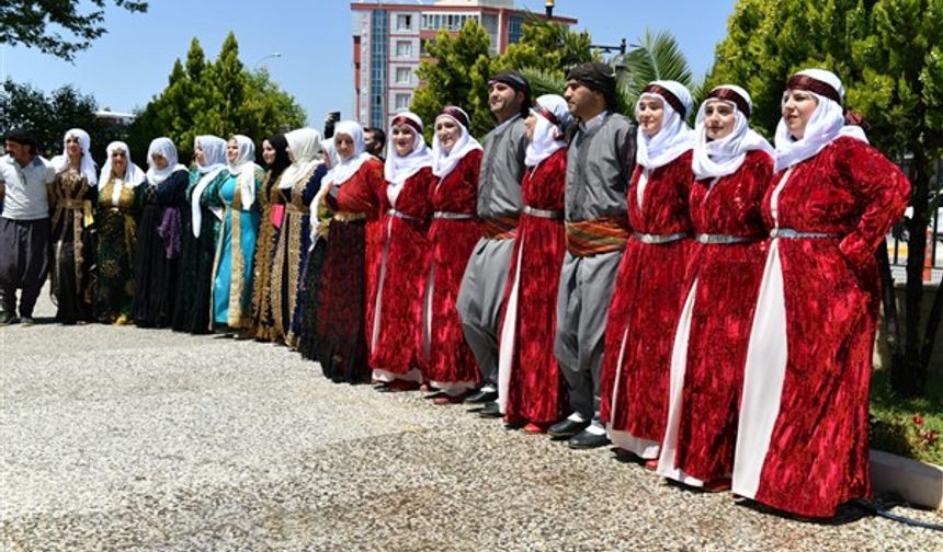 Şanlıurfa'da  3. Mahalleler Arası Halk Oyunları Yarışması düzenlendi