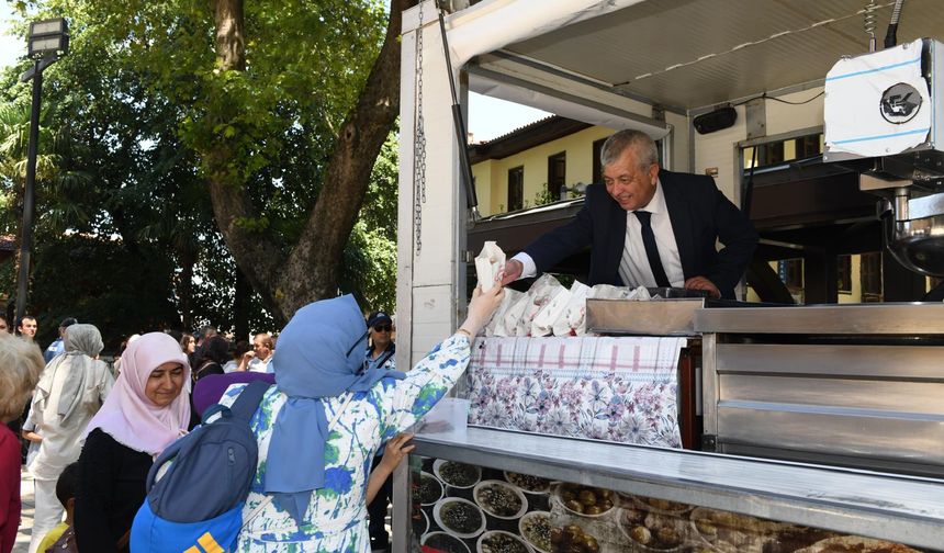 Osmangazi'de 15 Temmuz şehitleri için lokma ikramı yapıldı