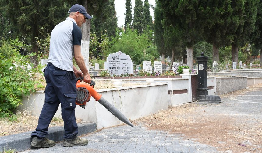 Balıkesir mezarlıkları bayrama hazırlıyor