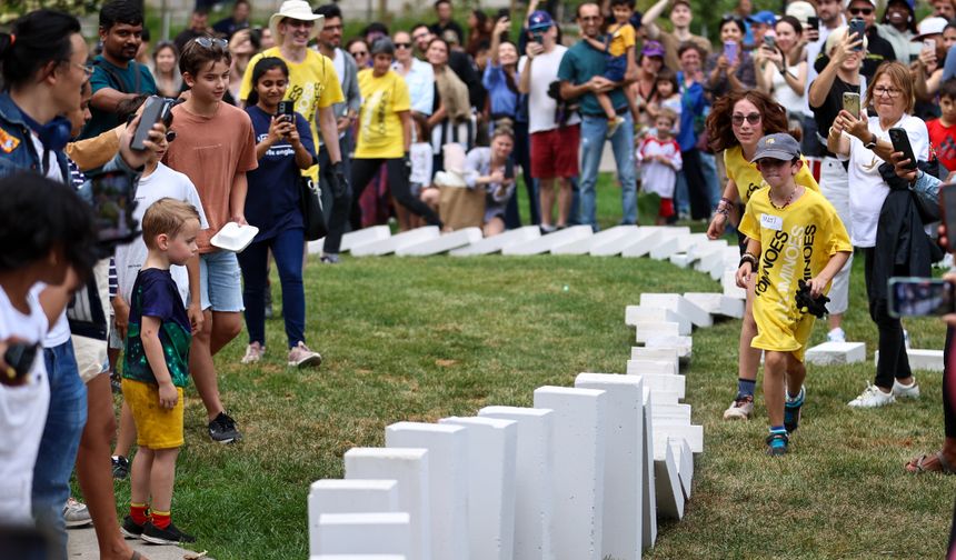 8000 Domino Taşı Toronto’da devrildi