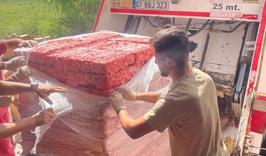 Antalya'da 17 ton bozuk tavuk ürünü imha edildi