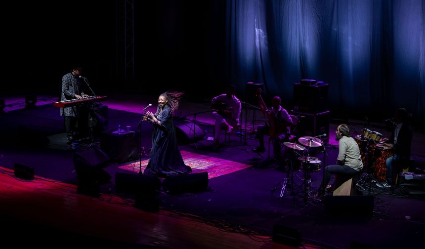 İspanyol şarkıcı Buika, Bilkent Odeon'da konser verdi