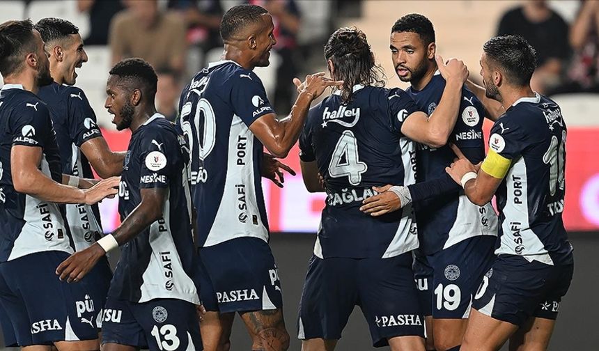 Antalyaspor'un sahasındaki yenilmezliğine Fenerbahçe son verdi