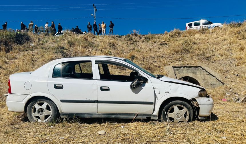 Adıyaman'da şarampole devrilen otomobildeki 5 kişi yaralandı