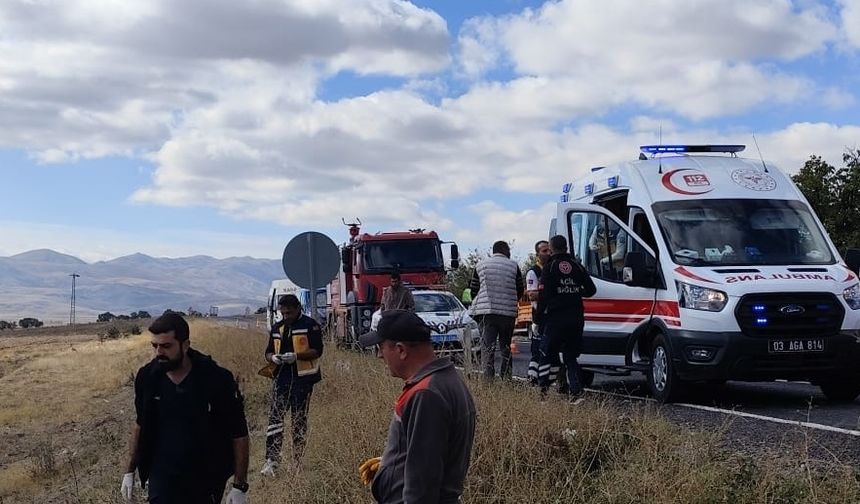 Afyonkarahisar'da tur otobüsü devrildi: 22 yaralı