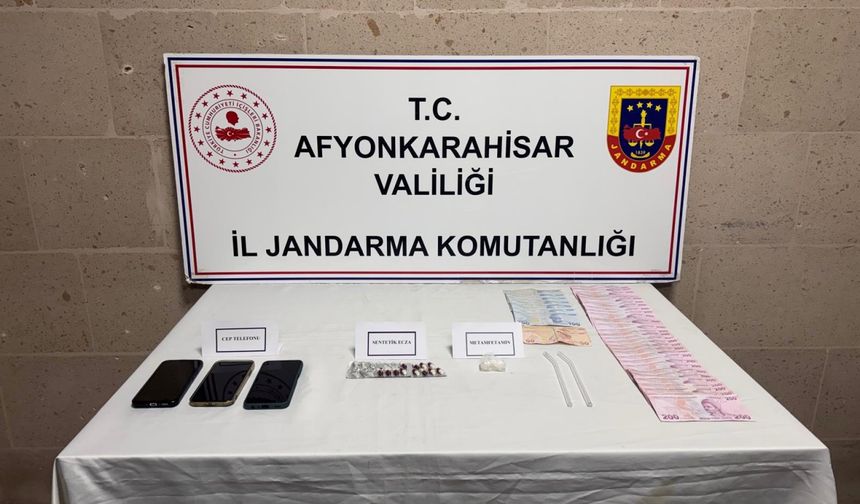 Afyonkarahisar'da uyuşturucu operasyonunda 3 zanlı yakalandı