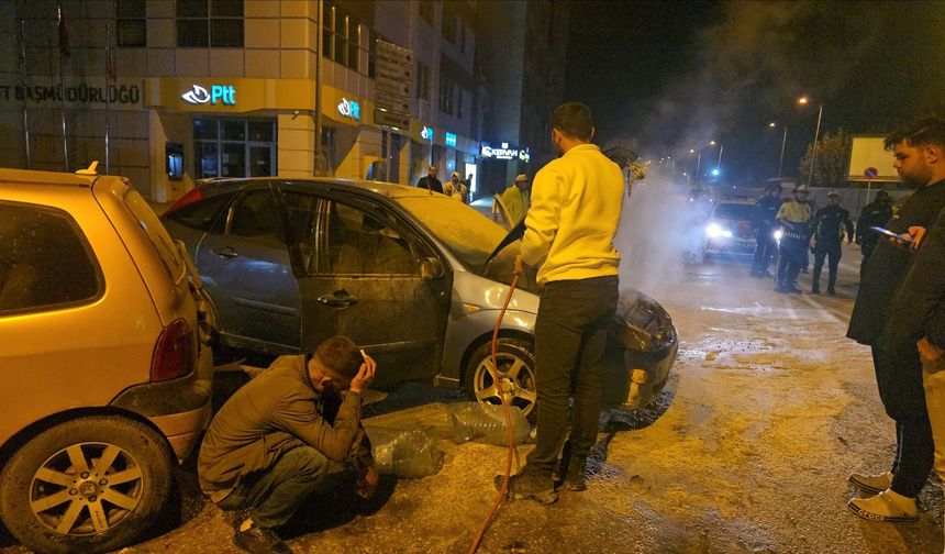 Karabük'te seyir halindeki otomobil yandı