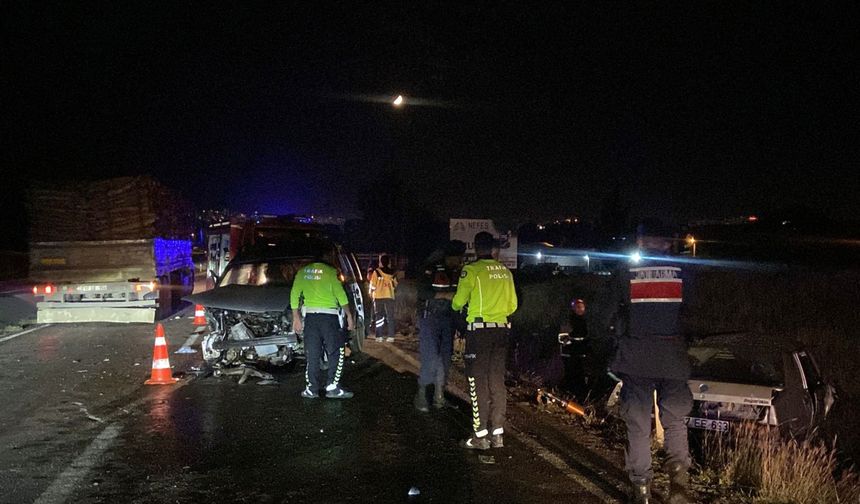 Kastamonu'da otomobille hafif ticari aracın çarpıştığı kazada 3 kişi yaralandı